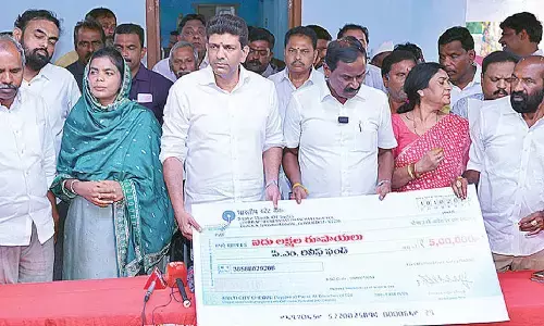 Kin of Turakapalem victims receive ex-gratia