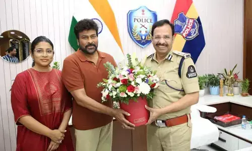 Chiranjeevi Meets Hyderabad CP Sajjanar