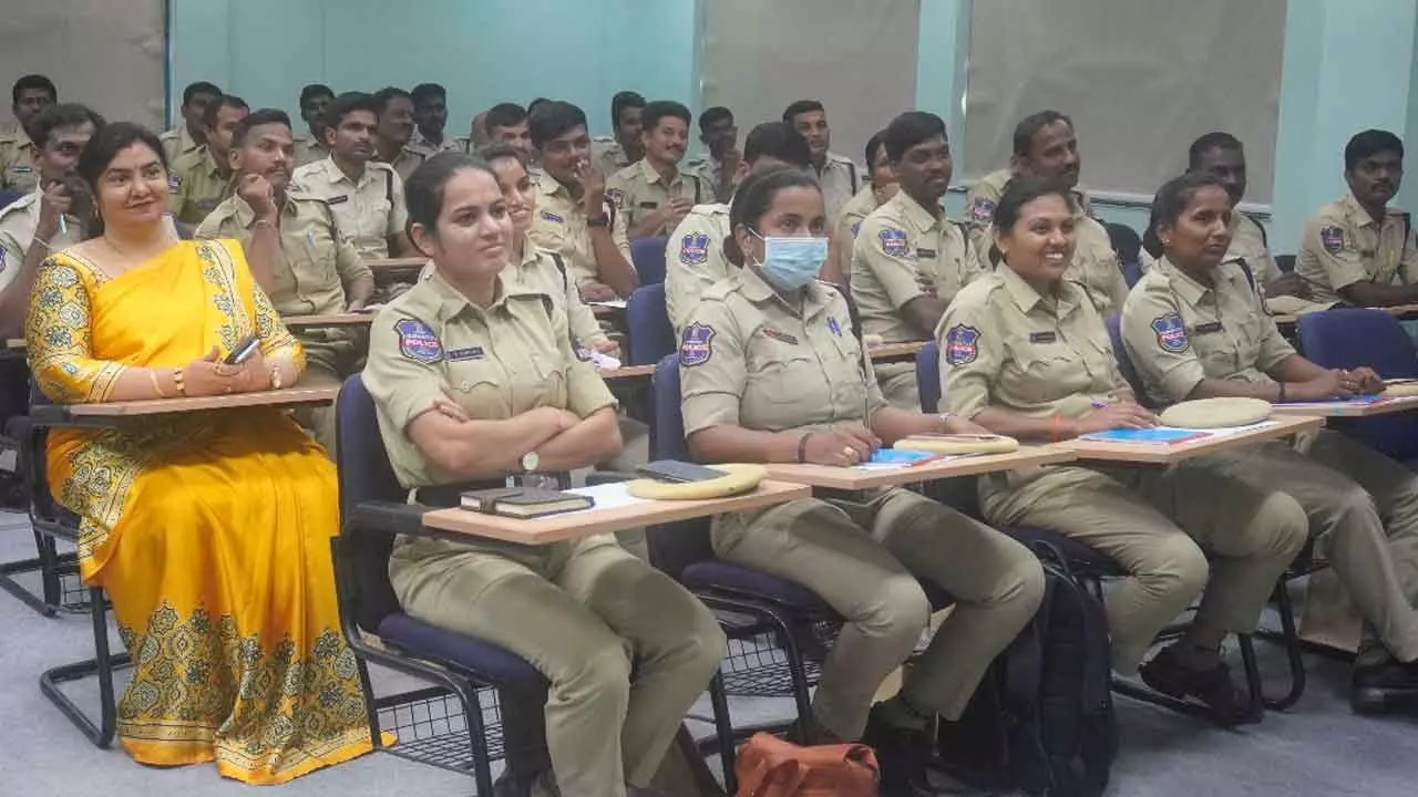 Tourist police force makes debut in TG Tourist police force makes debut in TG