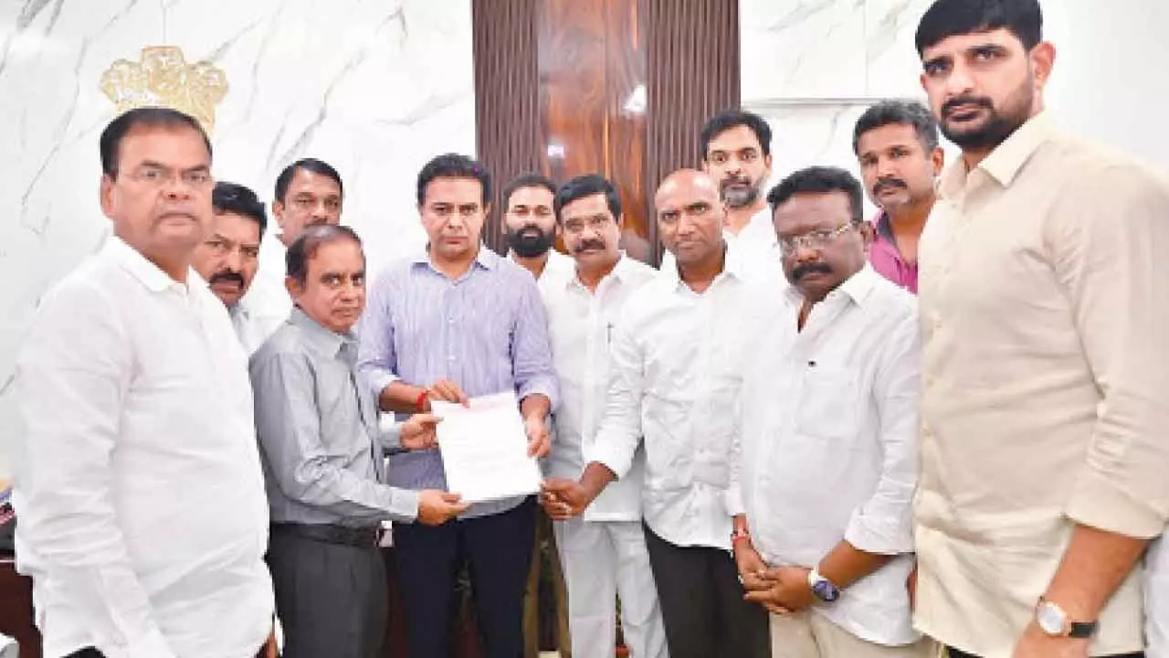 KTR fires ‘vote chori’ salvo against Cong in JH segment KTR fires ‘vote chori’ salvo against Cong in JH segment