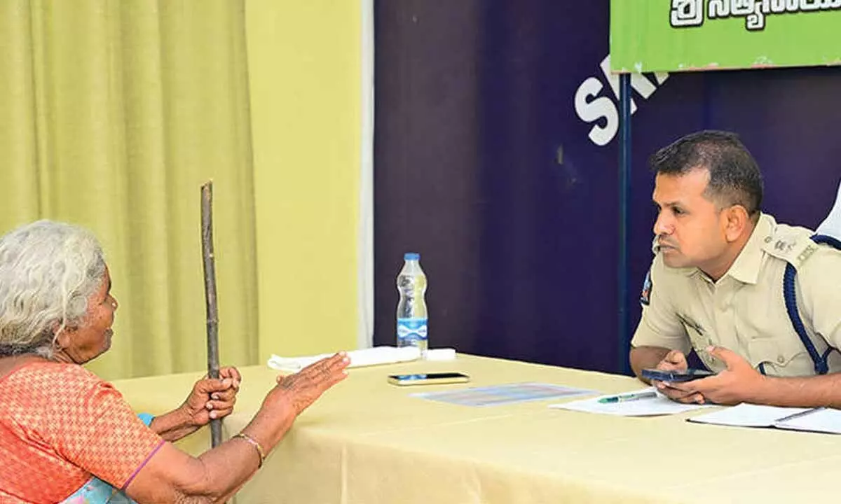 Ensure speedy disposal of grievances, SP tells officials