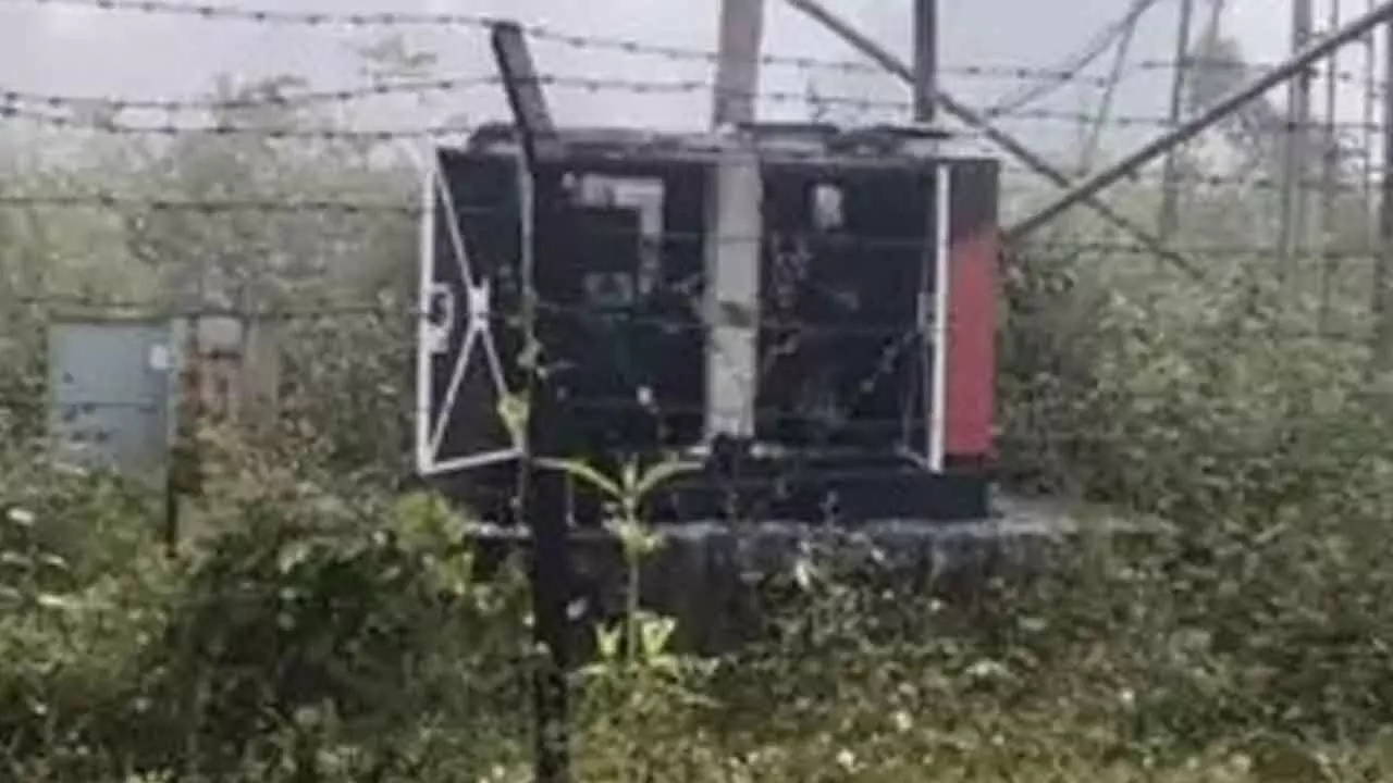 Maoists torch mobile tower in Jharkhand’s Chaibasa, second such strike in three days Maoists torch mobile tower in Jharkhand’s Chaibasa, second such strike in three days