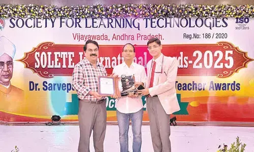 Devi Prasad receives best teacher award