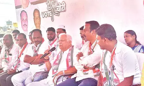 Deshpande mocks Cong govt’s guarantee schemes; CM seeks clarification