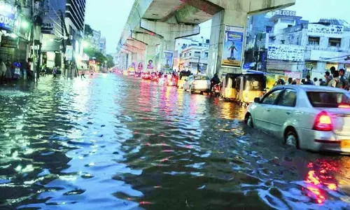 Water blockage snarls traffic in Punjagutta