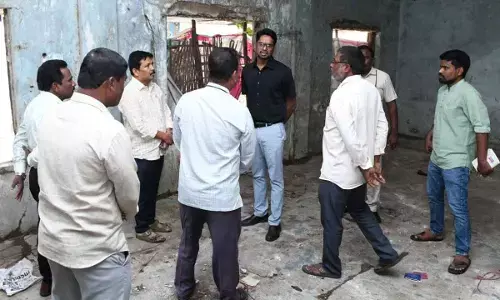 District Collector Adarsh ​​Surabhi personally inspected the Government Girls Junior College and inspected it.