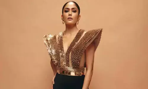 Mrunal Thakur sets the ramp on fire