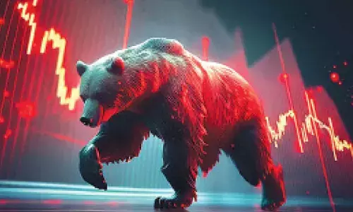 Offloading in banking stocks pull key indices lower