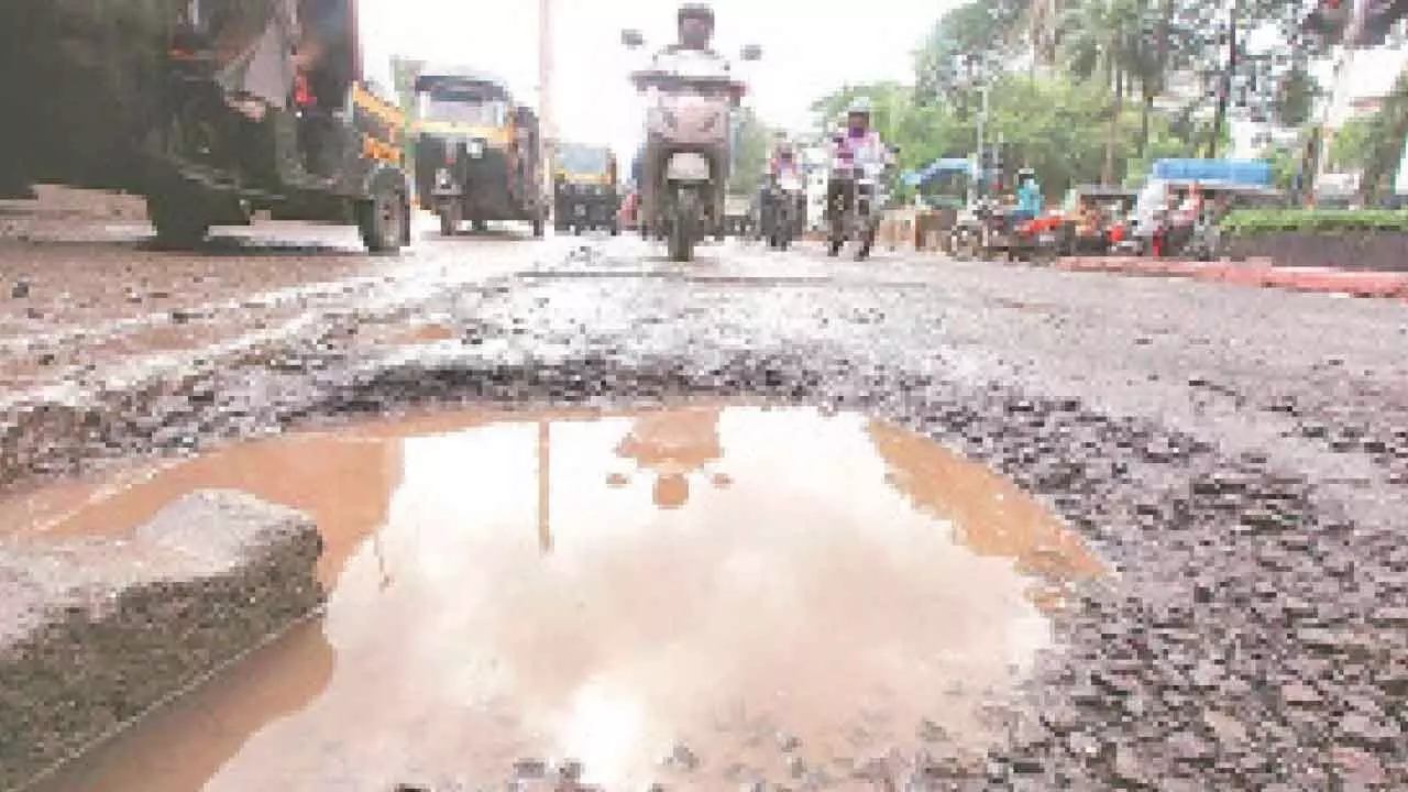 Bengaluru’s ‘immortal’ potholes spark clash between industrialists and govt Bengaluru’s ‘immortal’ potholes spark clash between industrialists and govt
