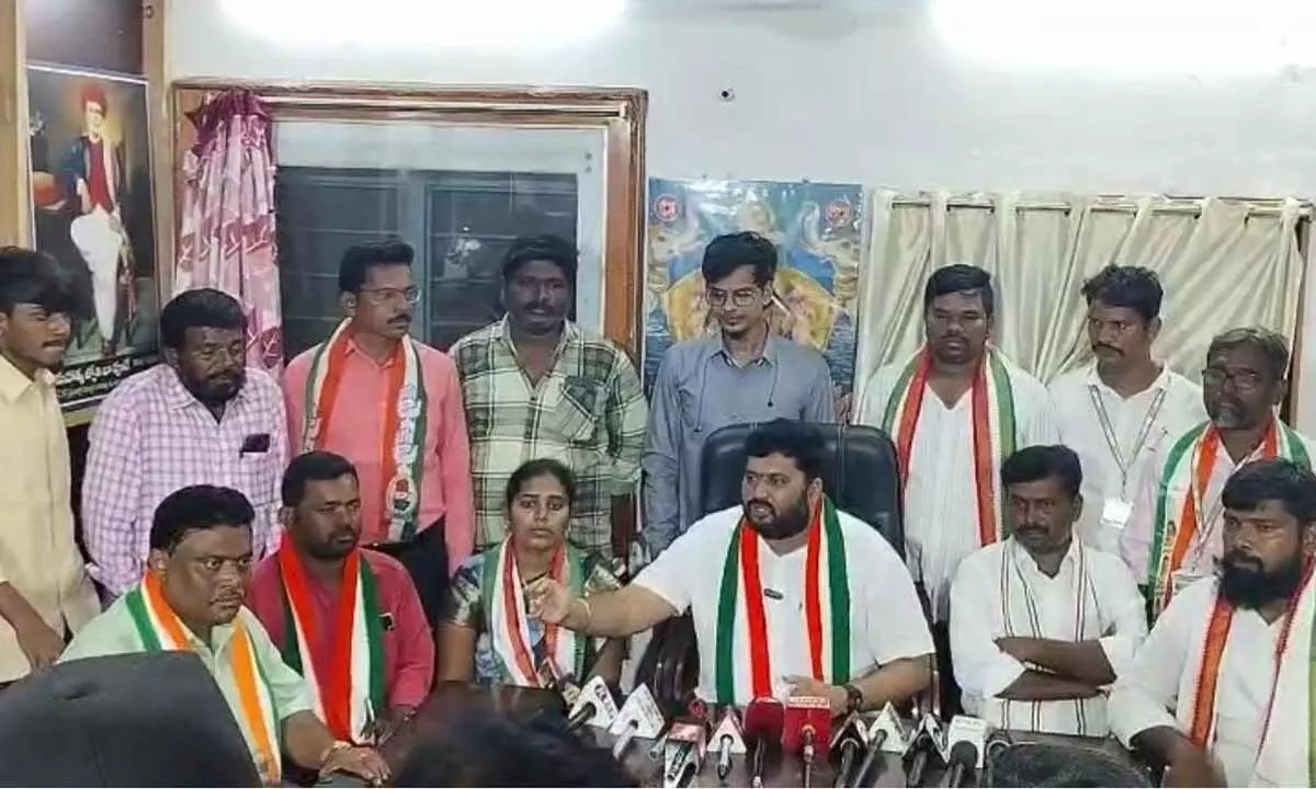 “Centre betrayed Andhra Pradesh on bifurcation promises… Special Status must be granted immediately” - Lakshmi Narasimha Yadav “Centre betrayed Andhra Pradesh on bifurcation promises… Special Status must be granted immediately” - Lakshmi Narasimha Yadav