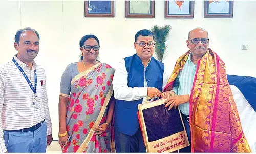 New Vice-Chancellor for JNTU-GV felicitated