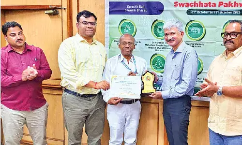 SCR felicitates staff for cleanliness efforts