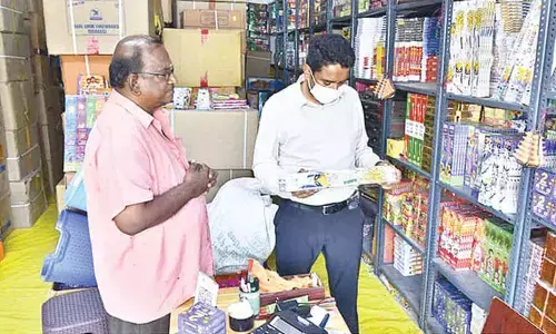 Sellers warned against stockpiling of firecrackers