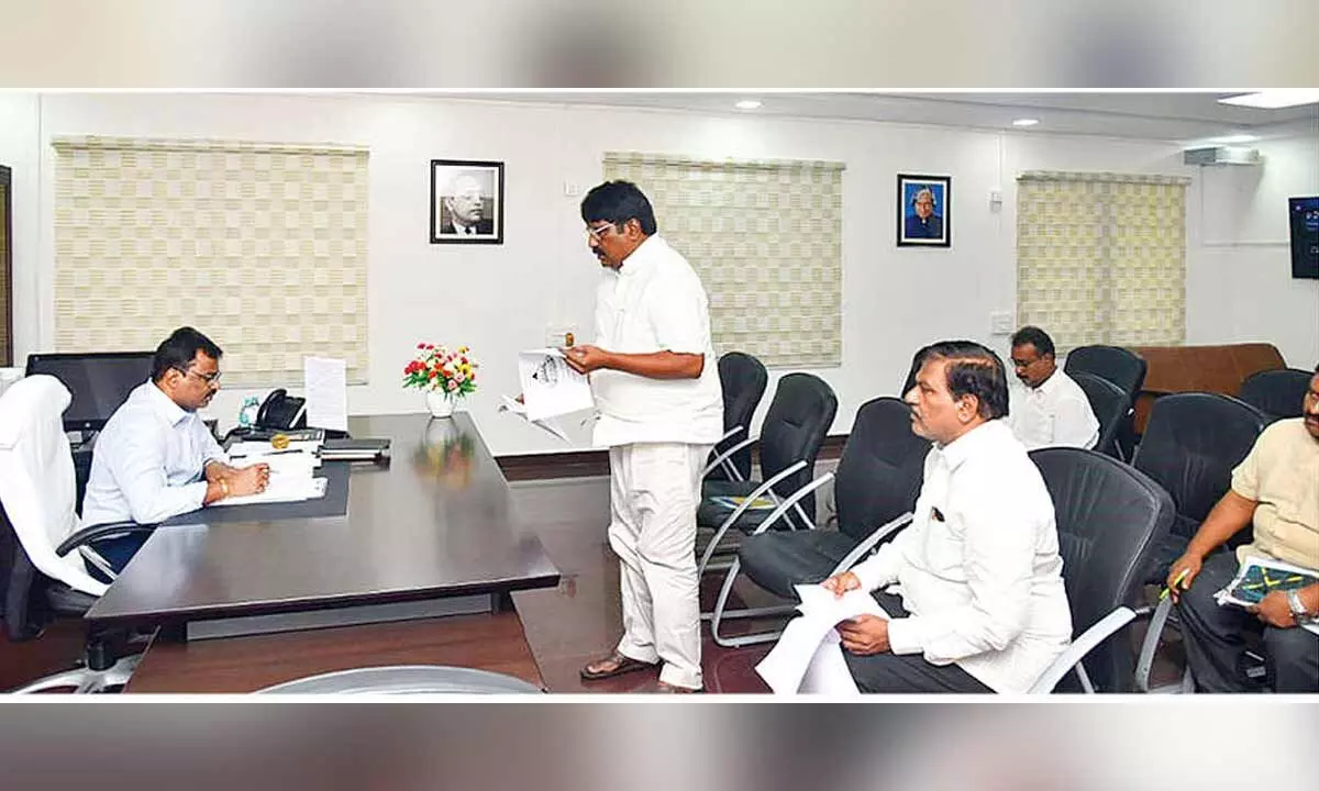 Officials told to develop temples Officials told to develop temples