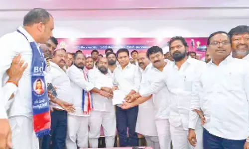 KTR backs BC bandh, slams Cong for reneging on 42% reservation promise