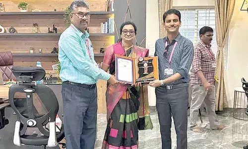 Veena bags best teacher award