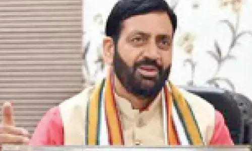 Saini visits family of ASI who shot himself dead, promises action