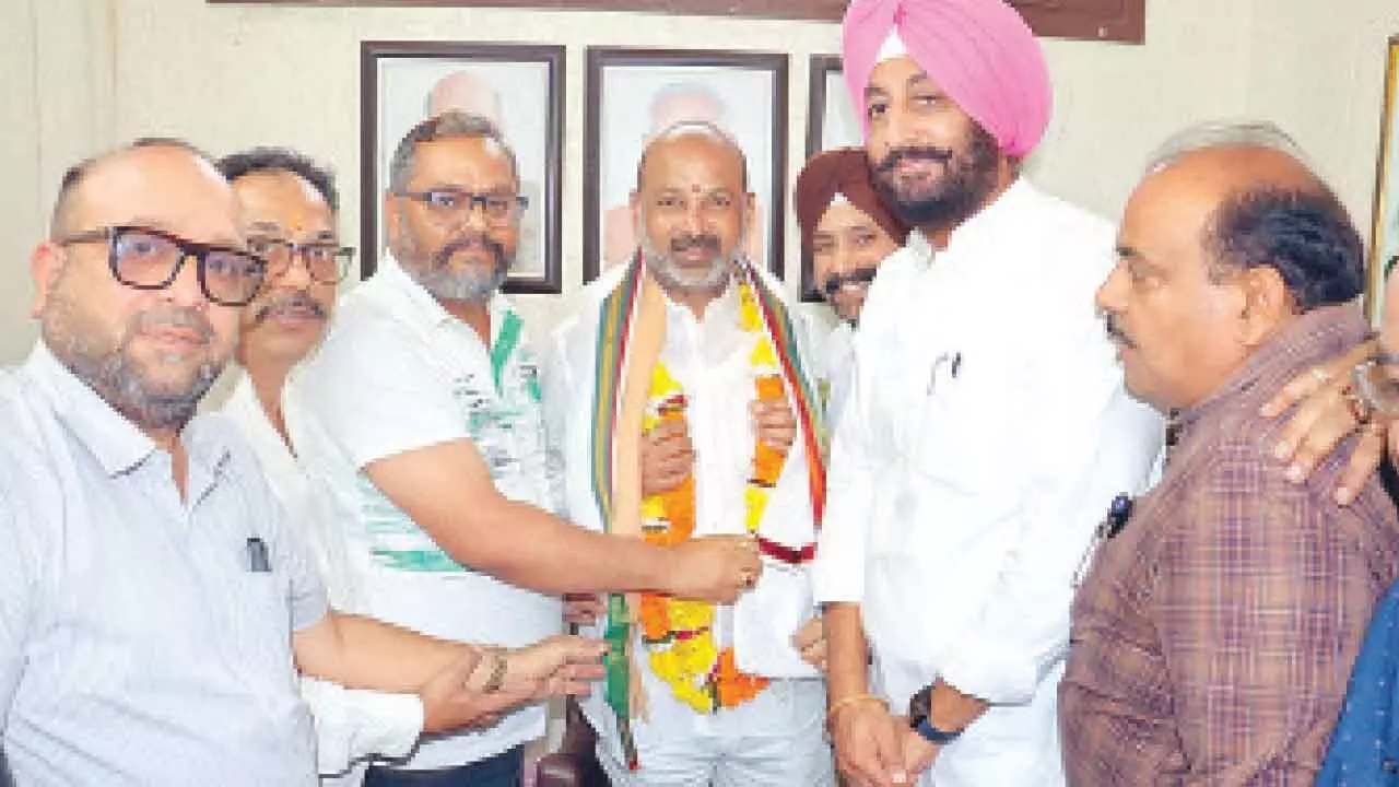 Union Minister Bandi Sanjay tours Kashmir wildlife and Golden Temple