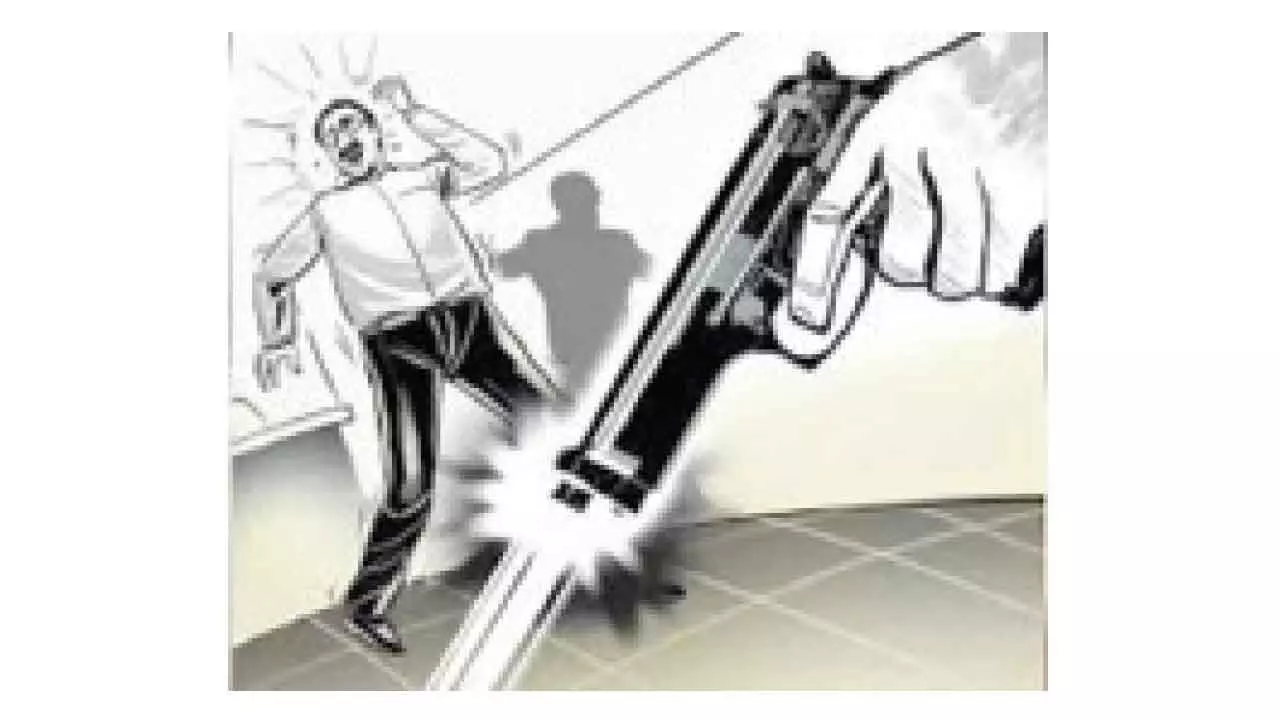 House help amoung five held for robbing Sr citizen with toy gun