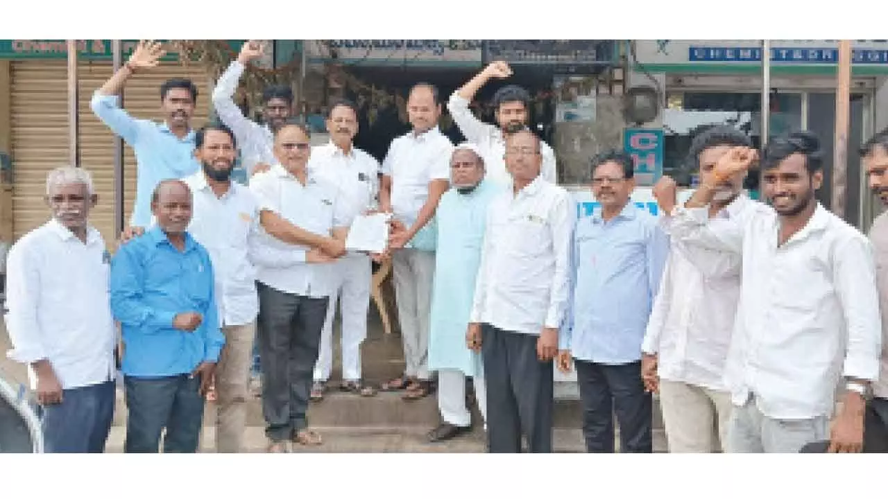 Gadwal leaders rally support for BC Bandh Gadwal leaders rally support for BC Bandh