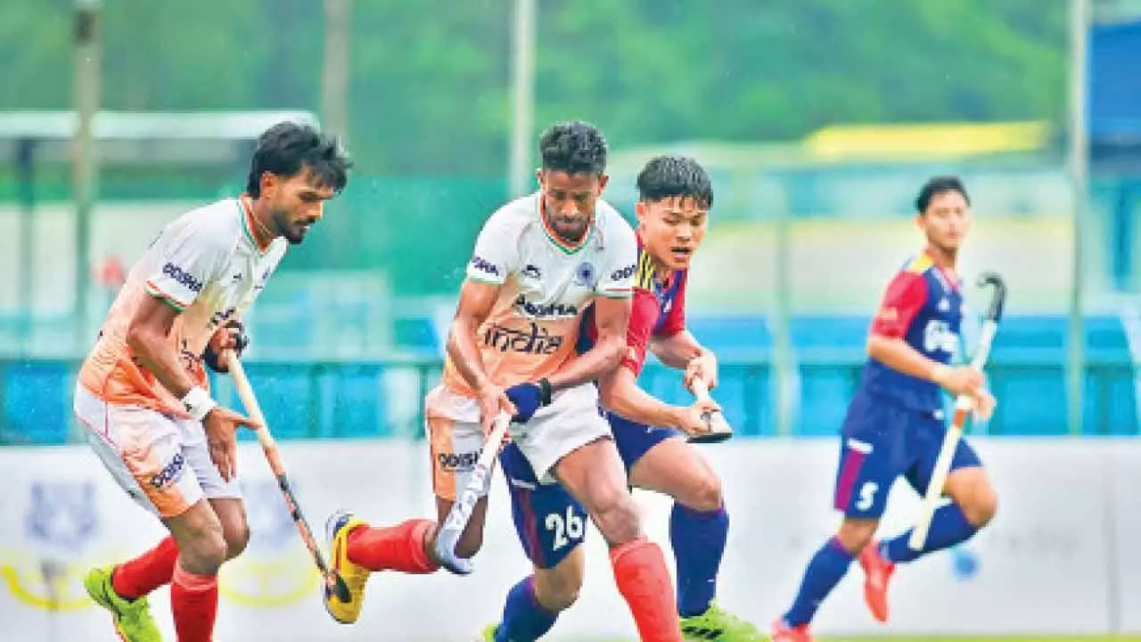 India defeat fighting Malaysia 2-1 to enter final