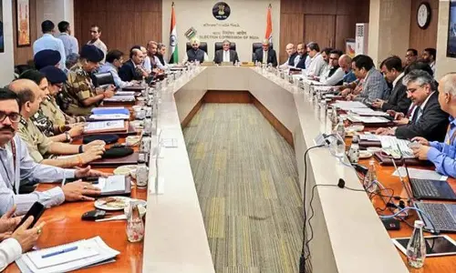 EC for crackdown on illicit cash, liquor in Bihar polls