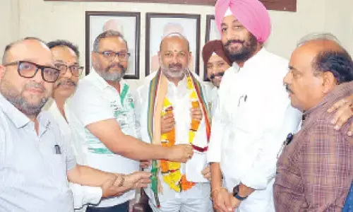 Union Minister Bandi Sanjay tours Kashmir wildlife and Golden Temple