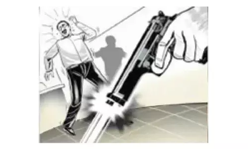 House help amoung five held for robbing Sr citizen with toy gun