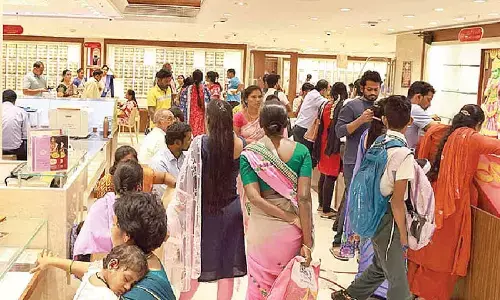 Gold glitters on Dhanteras despite huge price surge