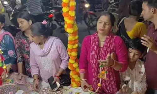 Markets in UPs Farrukhabad decorated for Dhanteras, crowds flock for Diwali shopping