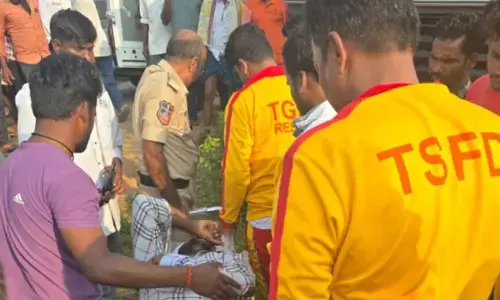 Daredevil Rescue by SDRF, Fire & Police Teams Saves Giant Wheel Operator Who Fell into Canal