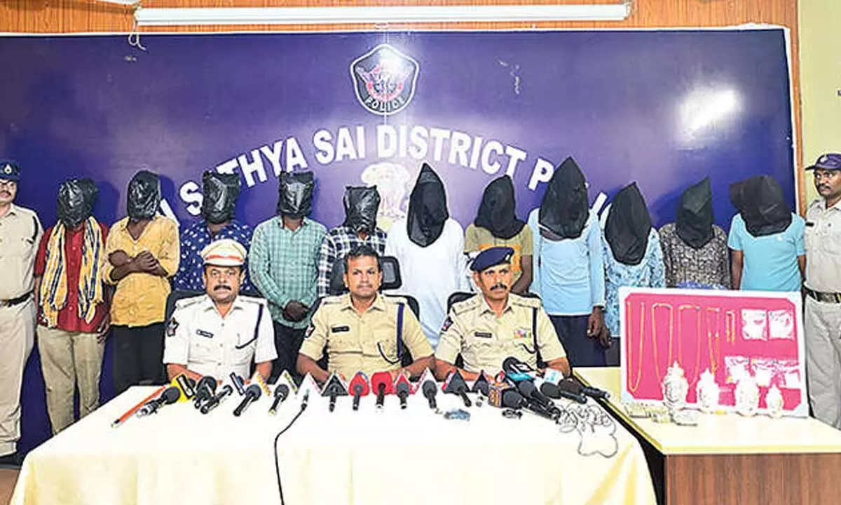 Police crack major theft cases; stolen gold and property recovered