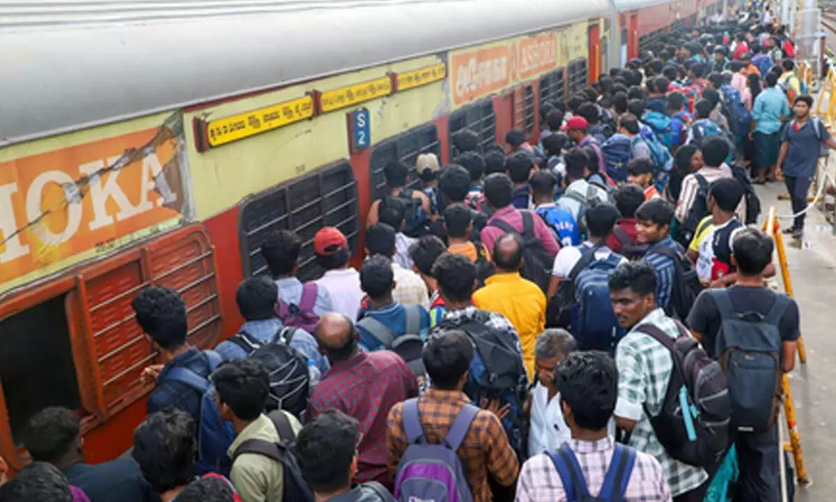 Over 18 lakh Chennaiites travel home for Diwali celebrations; city roads, terminals witness huge rush