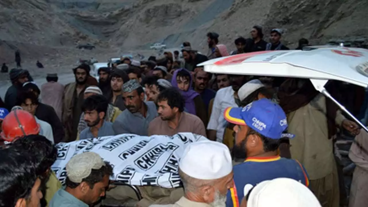 Pakistan: Four coal miners die after inhaling poisonous methane gas in Balochistan Pakistan: Four coal miners die after inhaling poisonous methane gas in Balochistan