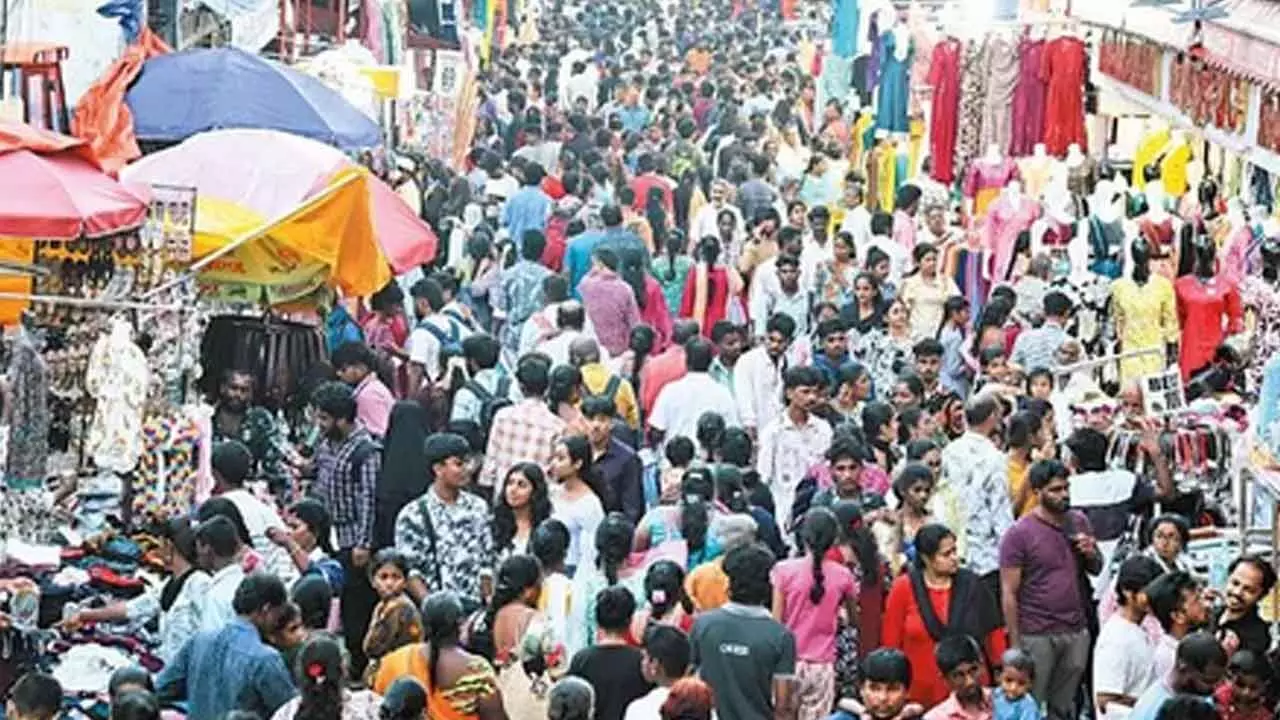 Festive shopping frenzy grips Chennai ahead of Deepavali despite heavy rain
