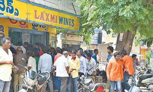 Nearly one lakh applications received for TG liquor shops