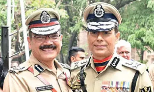 Chance reunion of 1990 batch IPS officers