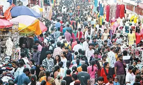 Festive shopping frenzy grips Chennai ahead of Deepavali despite heavy rain