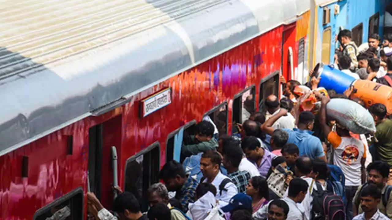 Railways to run 8,000 more special trains to clear festive rush Railways to run 8,000 more special trains to clear festive rush