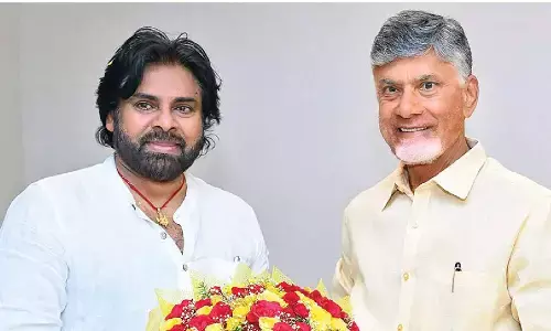 Naidu, Pawan extend Diwali greetings