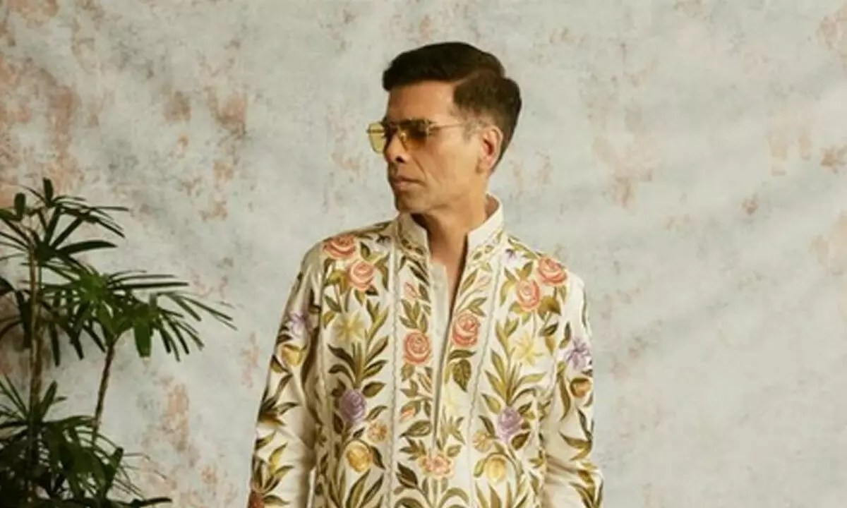 Tables turn as KJo sits on guests’ couch on ‘Two Much with Kajol and Twinkle’ Tables turn as KJo sits on guests’ couch on ‘Two Much with Kajol and Twinkle’