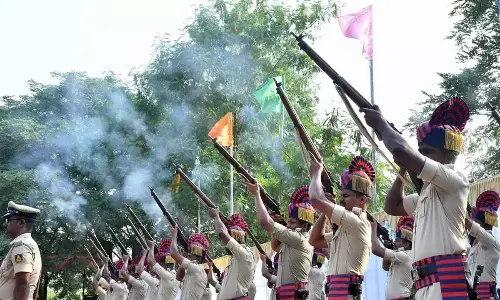 Police Commemoration Day: Fadnavis pays homage to fallen personnel