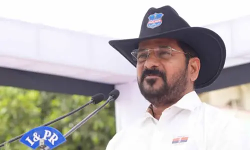 Telangana CM urges Maoists to surrender, join mainstream