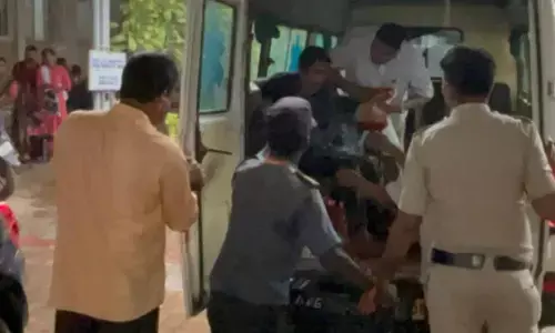 Putturs Narrow Escape: Diwali Giveaway Turns Chaotic, Sparking Fury Over Reckless Crowds