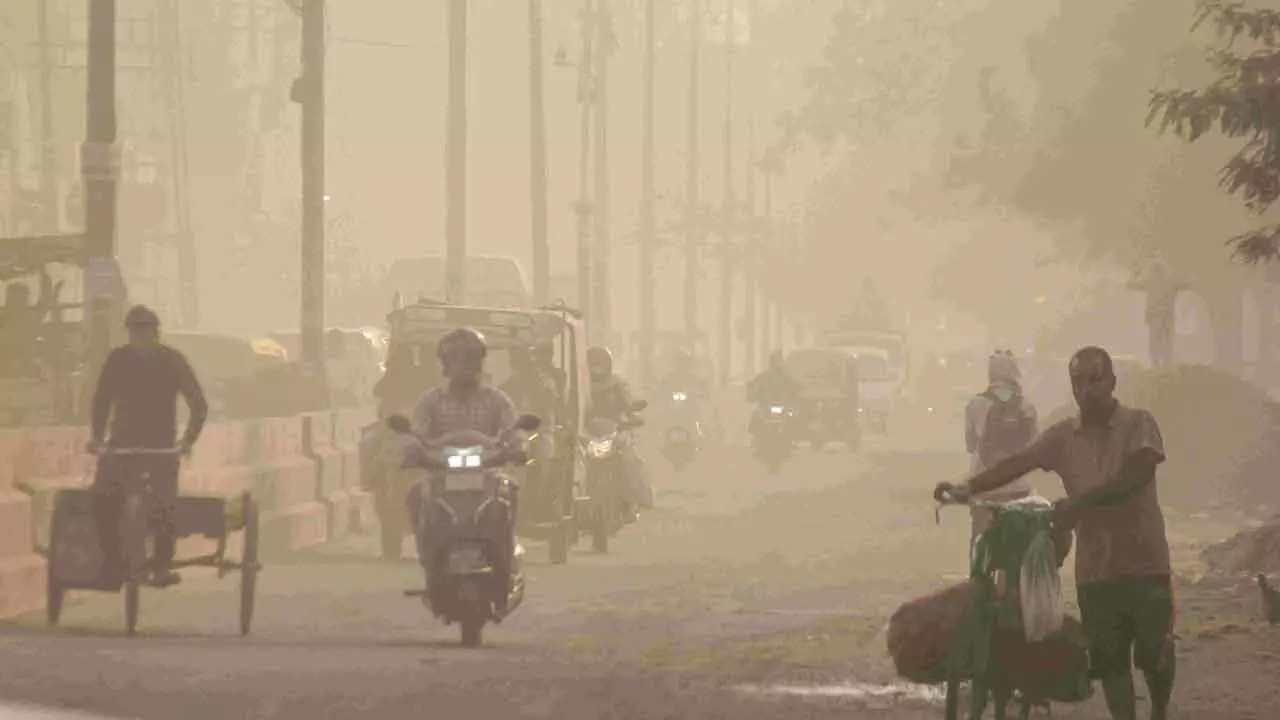 Delhi wakes up to a toxic haze after Diwali Delhi wakes up to a toxic haze after Diwali