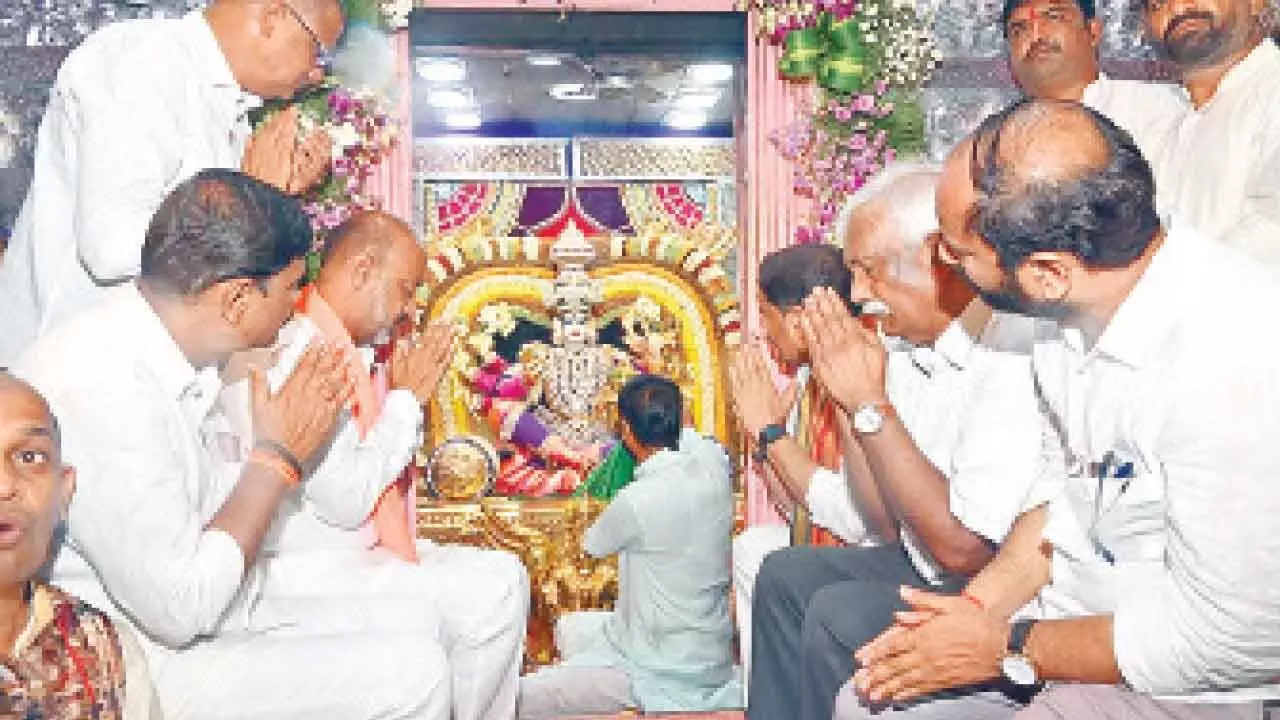 Jubilee Hills by-poll: Bandi Sanjay invokes Bhagyalakshmi’s blessings Jubilee Hills by-poll: Bandi Sanjay invokes Bhagyalakshmi’s blessings