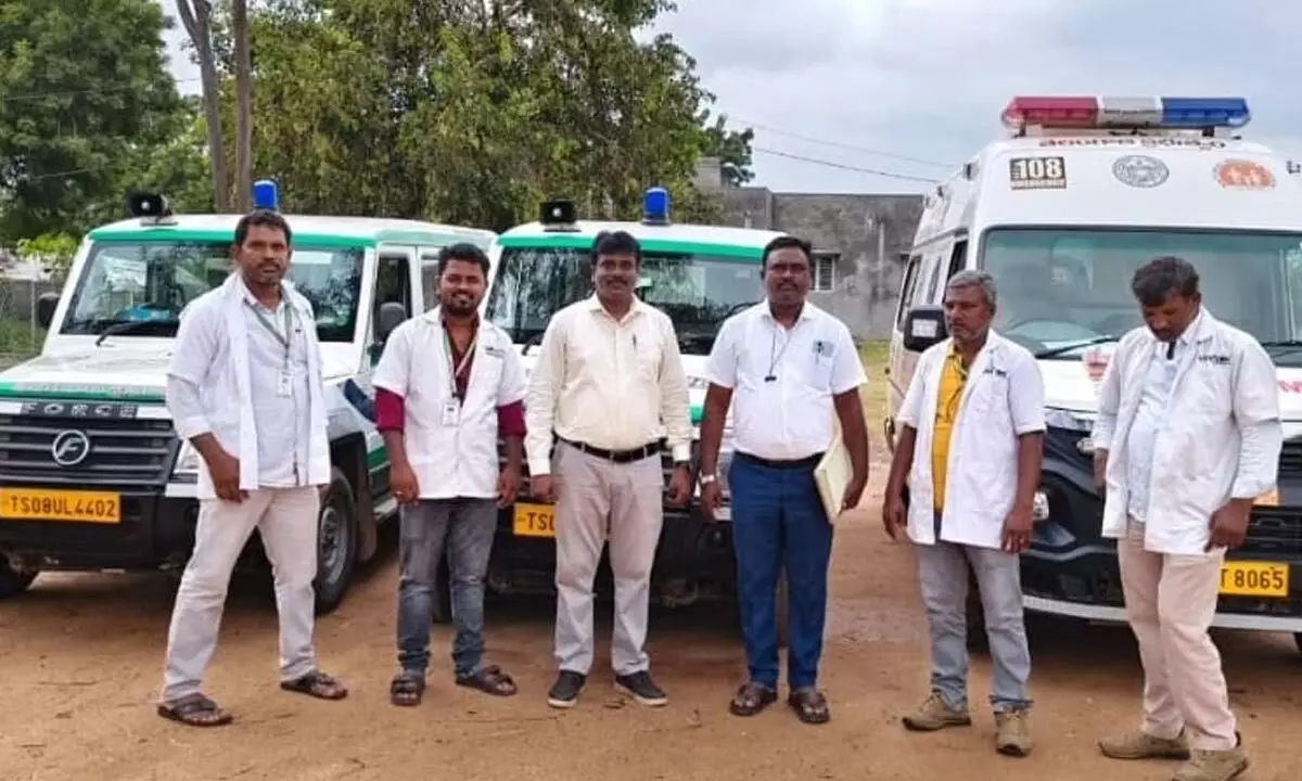 National Quality Auditor G. Venkateshwarlu Inspects 108 and 102 Ambulances at Aiza PHC National Quality Auditor G. Venkateshwarlu Inspects 108 and 102 Ambulances at Aiza PHC