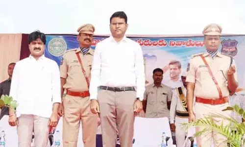 SP T. Srinivasa Rao and MLA Bandla Krishna Mohan Reddy Inaugurate Blood Donation Camp on Police Martyrs’ Day in Gadwal