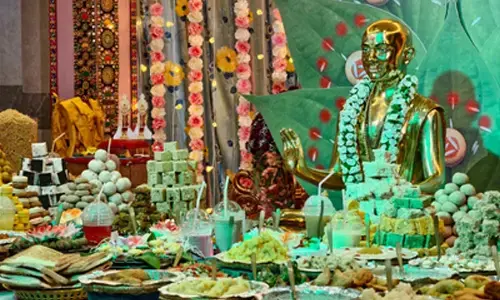 Ahmedabad: Devotees at BAPS Swaminarayan Temple devoutly offer ‘Annakut’ of over 1,200 dishes to Lord Krishna on Govardhan Puja