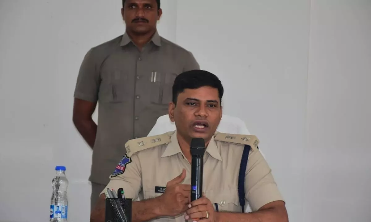 Students Gain Insight into Police Services at Open House Program in Jogulamba Gadwal Students Gain Insight into Police Services at Open House Program in Jogulamba Gadwal